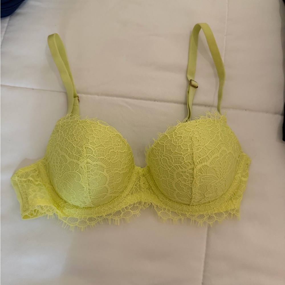 Victoria’s Secret Lace Underwire Bra in Yellow
